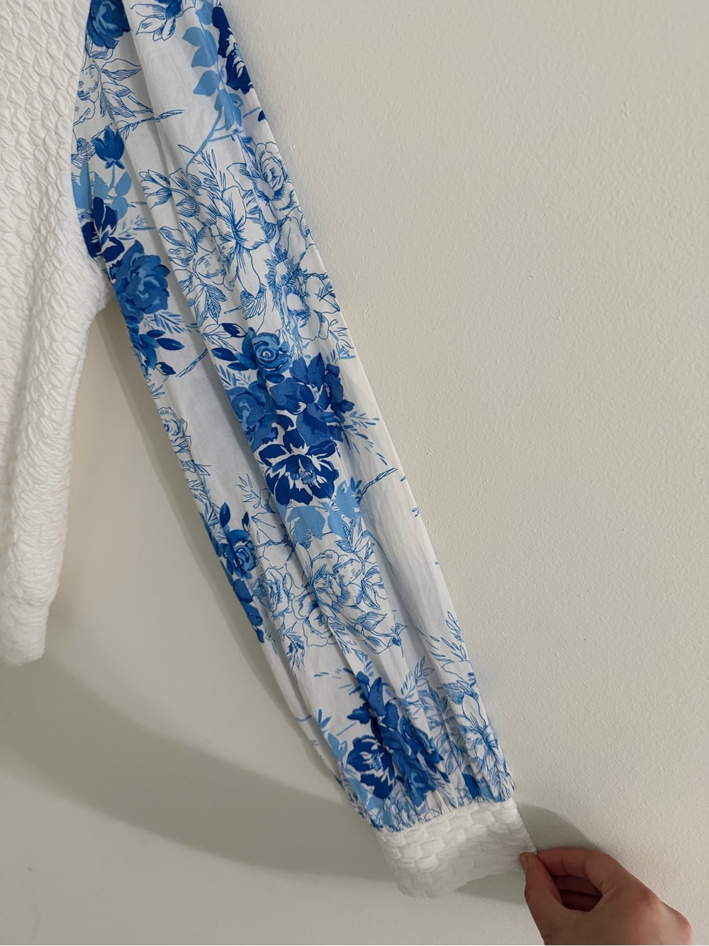 Porridge White Textured Sweatshirt with Blue Floral Balloon Sleeves Size S - Picture 4 of 7